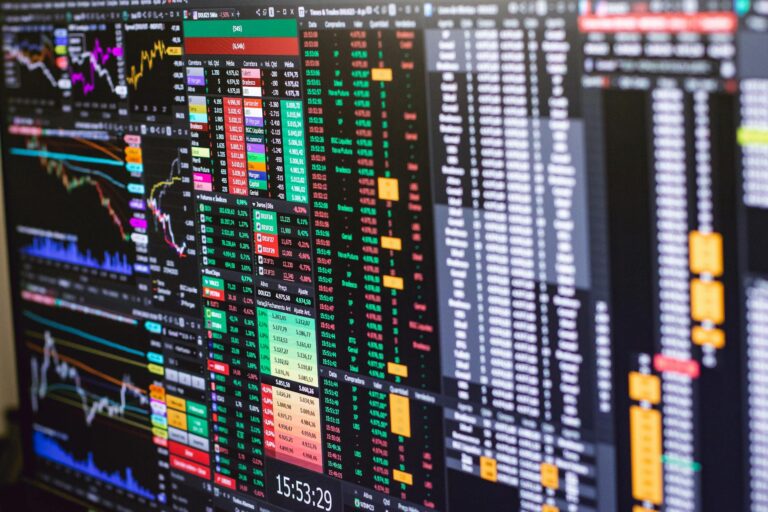 FTSE 100 Edges Up to 10,505 as Reeves CGT Receipts Hit £24.3bn Record and Retailers Demand £2.60 Parcel Charge