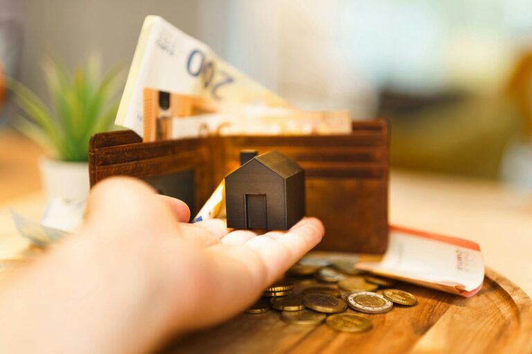 UK House Prices Dip 0.6% in May as Affordability Pressures Keep the Market Subdued