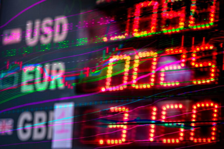 UK Policy Institute Examines Critical Link Between Politics and Economic Performance