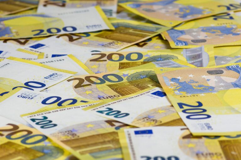 ECB holds rates steady as inflation drifts back towards target