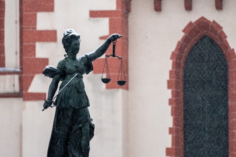Former Pakistani minister on bail over 1990s Manchester child rape claims