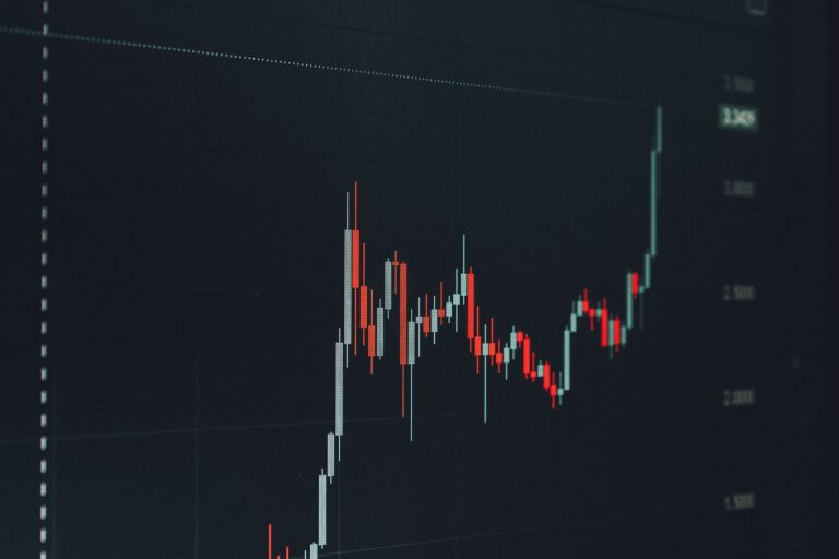 UK borrowing costs hit historic high as chancellor urges confidence