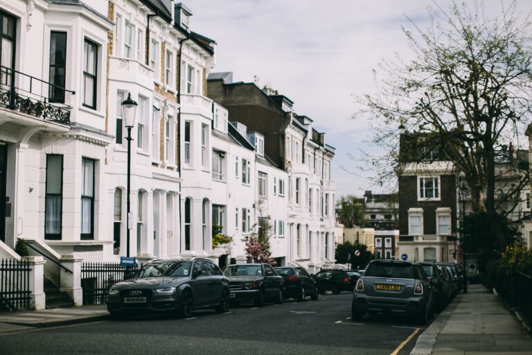 British property market sees third consecutive monthly decline amid global tensions