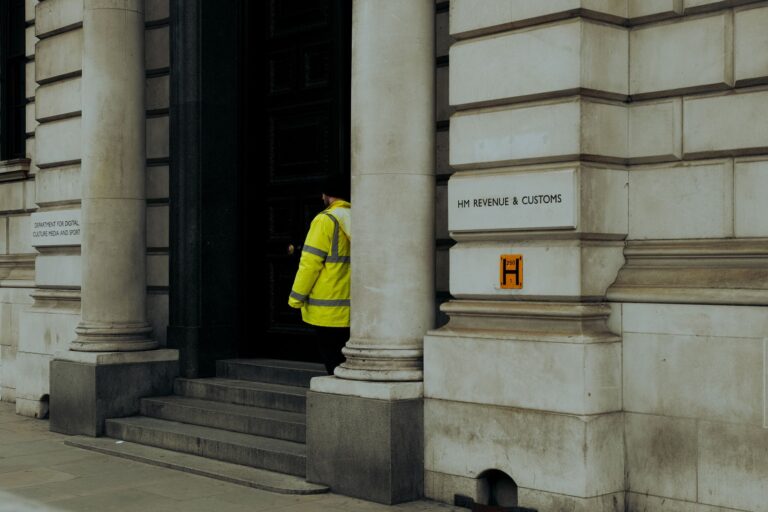 UK growth strategy needs stronger No.10 leadership, report finds